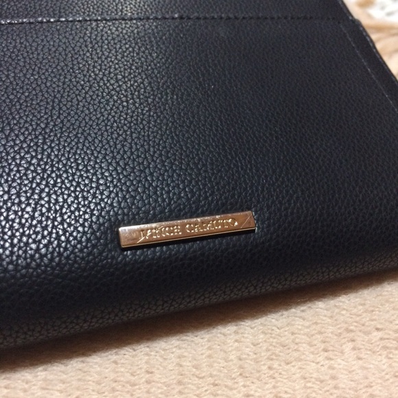 VINCE CAMUTO Expandable Wristlet/Wallet Combo - Picture 7 of 8